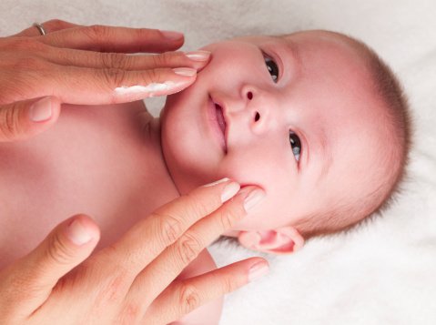 如何诊断婴儿是否患有牛皮癣？